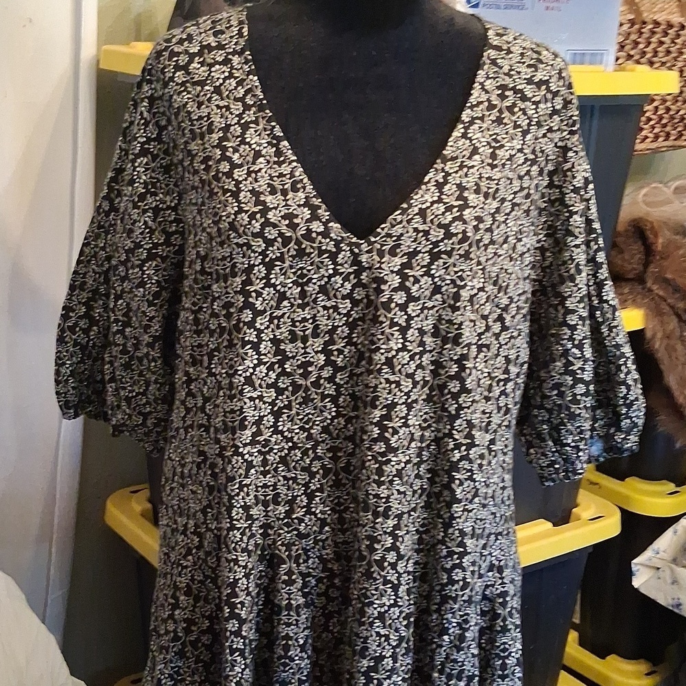 Universal Thread Floral Dress Size Large - Picture 2 of 9